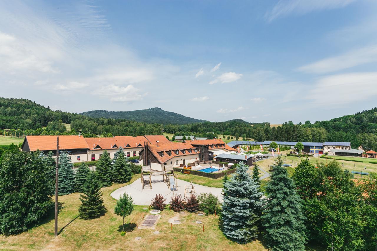 Resort Malevil Jablonne v Podjestedi Ngoại thất bức ảnh